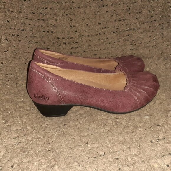 TAOS-Calypso-Burgundy Red Leather Slip On Pumps-Ruched Toe-Sz 38-Near Mint - Picture 4 of 7